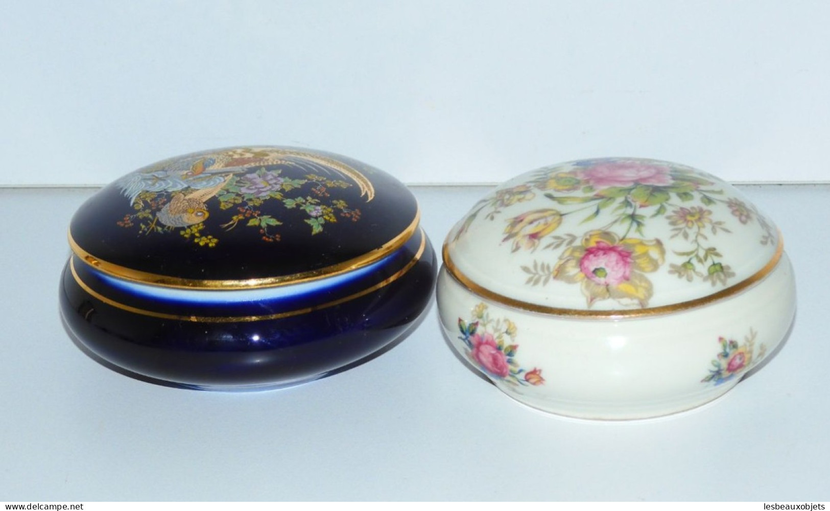 -2 ANCIENNES BOITES BONBONNIERES PORCELAINE LIMOGES BLANCHE & BLEU De FOUR    E - Limoges (FRA)