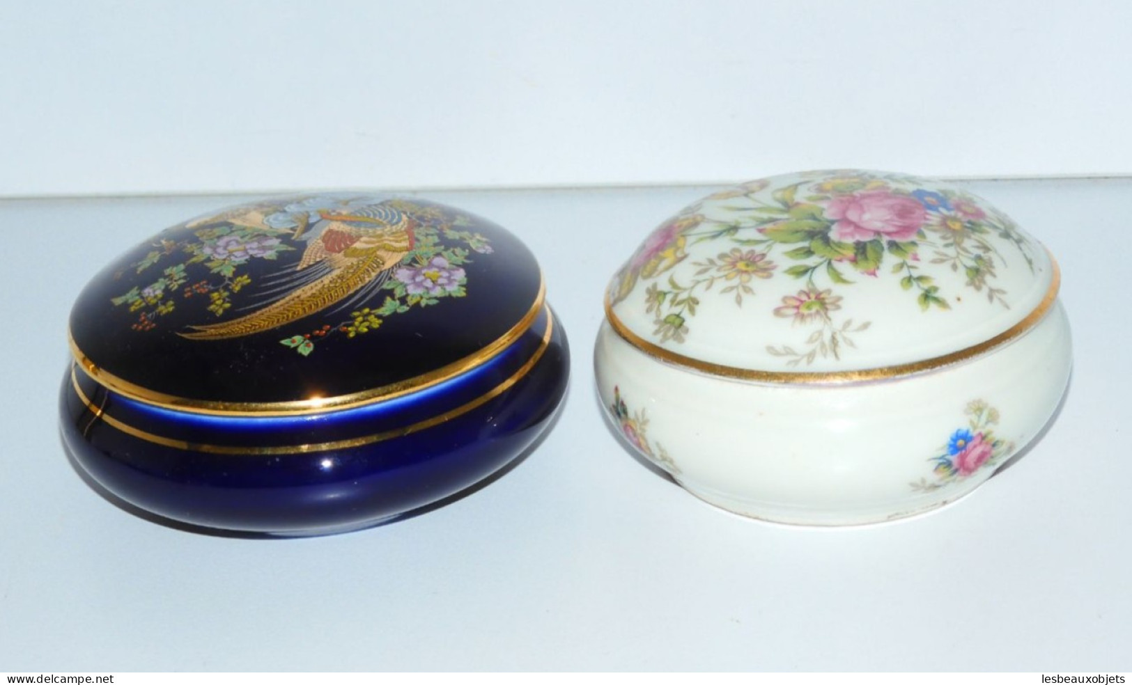 -2 ANCIENNES BOITES BONBONNIERES PORCELAINE LIMOGES BLANCHE & BLEU De FOUR    E - Limoges (FRA)