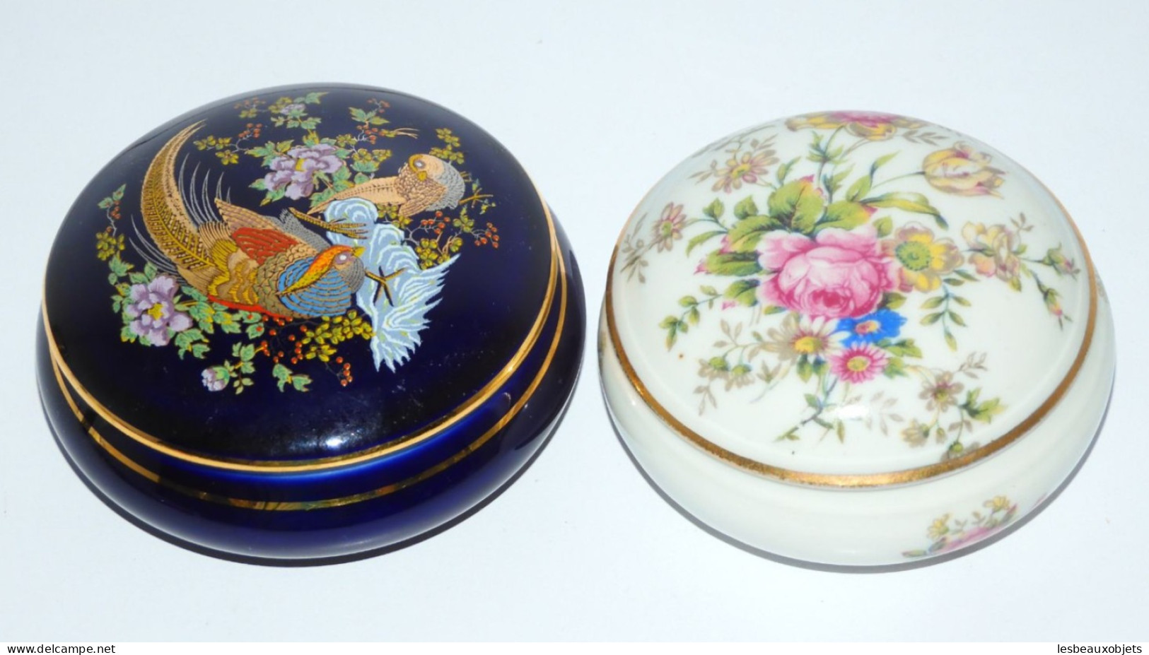 -2 ANCIENNES BOITES BONBONNIERES PORCELAINE LIMOGES BLANCHE & BLEU de FOUR    E