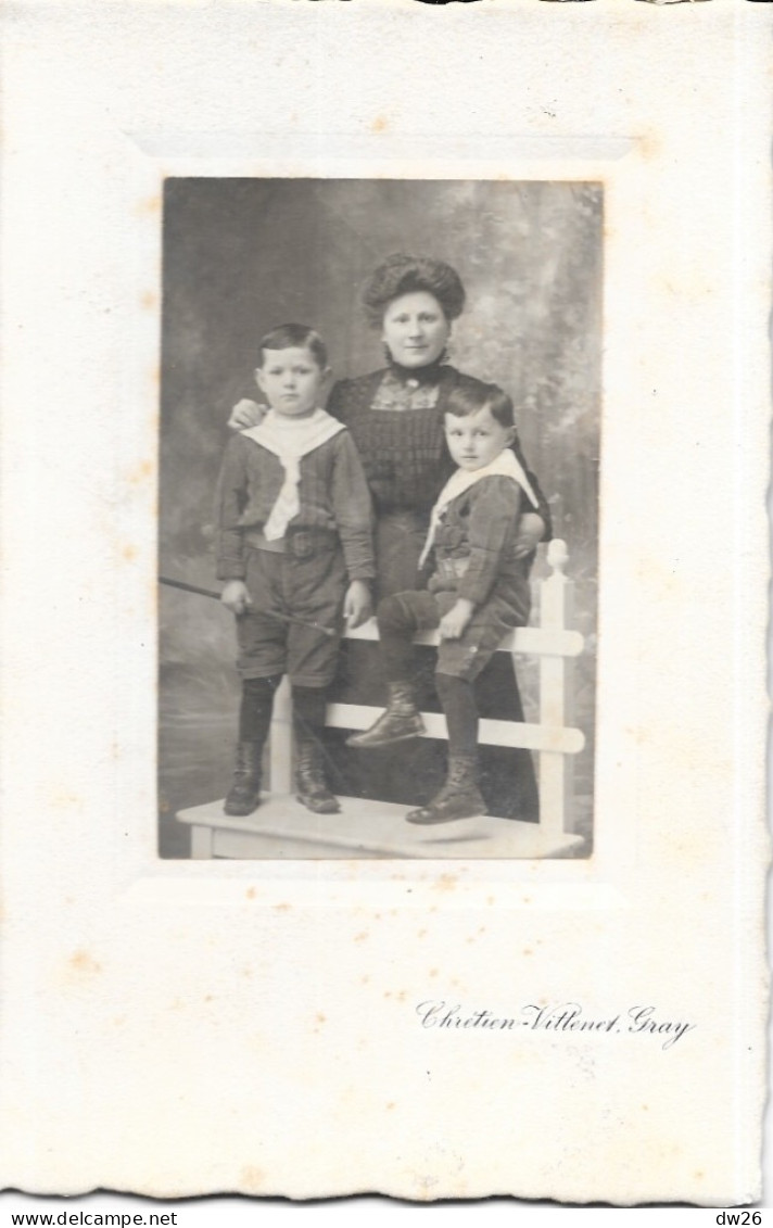 Photo Cartonnée Hélène Gardot Avec André Et René - Photographe Chrétien-Vittenet à Gray - Identified Persons