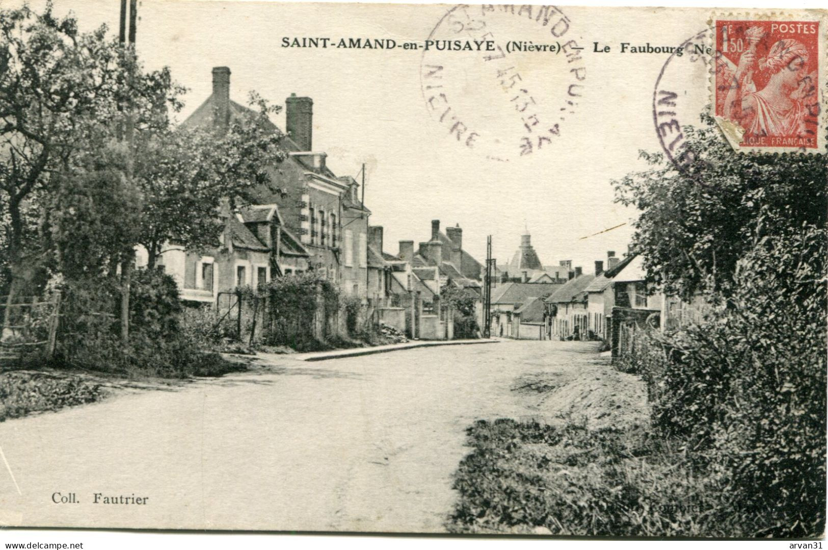 SAINT AMAND En PUISAY -  LE FAUBOURG En 1945  - - Saint-Amand-en-Puisaye