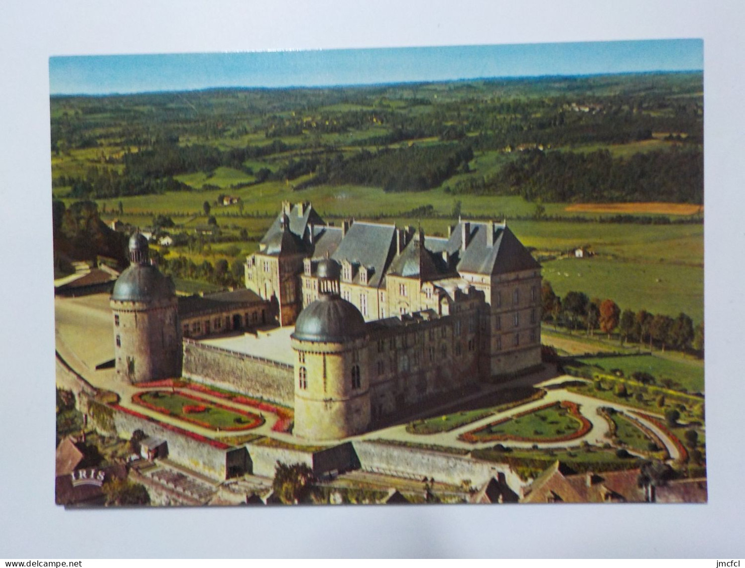 HAUTEFORT  Vu Du Ciel    Vue D'Ensemble   La Chapelle Et Façade Est - Hautefort