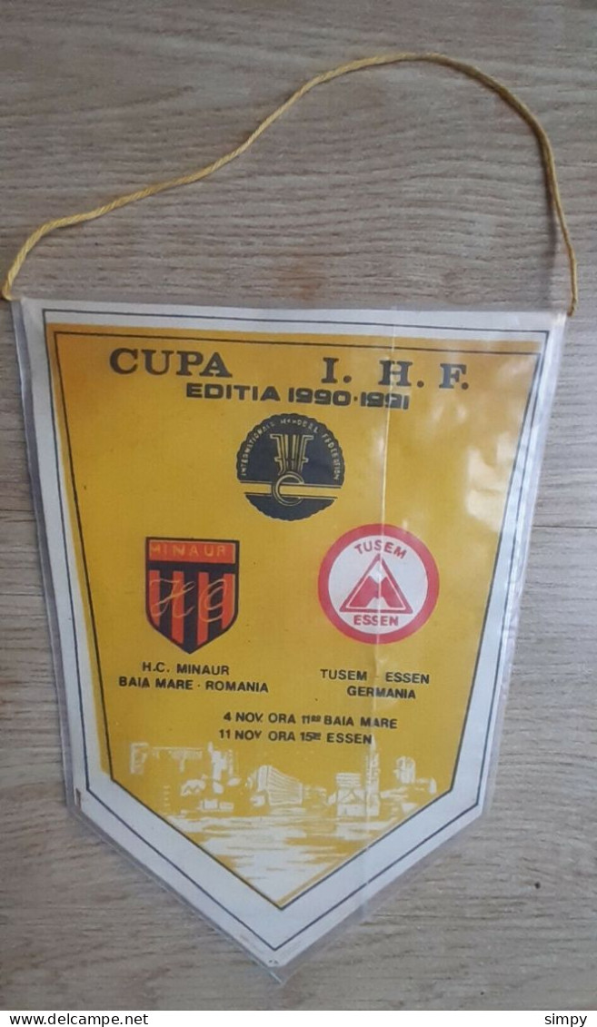 Vintage Pennant Handball CUP IHF Baia Mare : Tusem Essen 4.11.1990  16x21cm - Palla A Mano