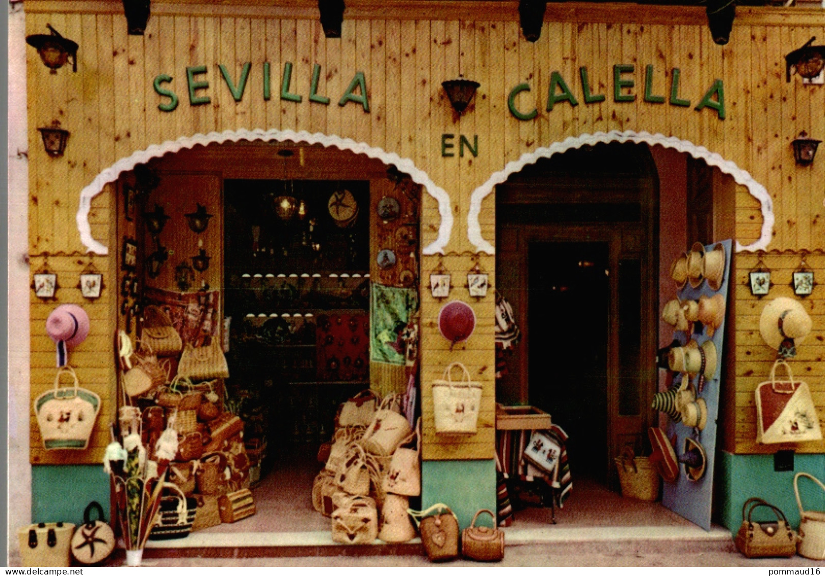 CPM Sevilla En Calella - Una Tienda Tipica De Recuerdos - Magasins