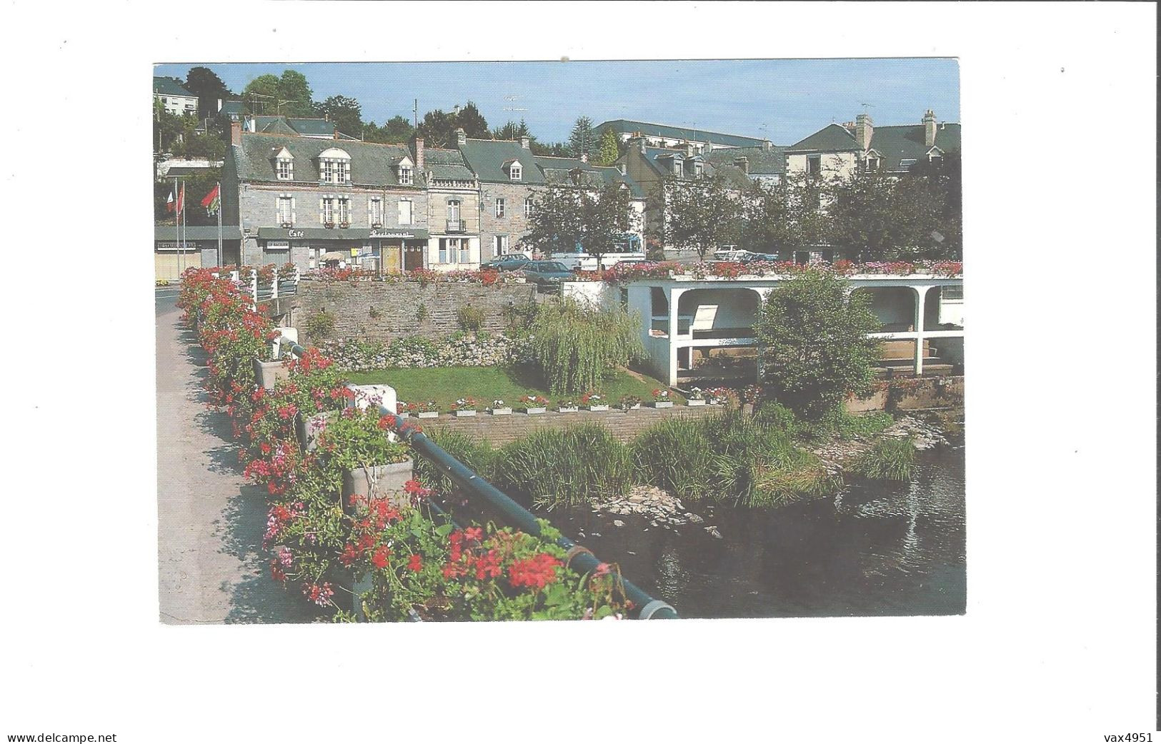 LA GACILLY LE PONT ET LE LAVOIR  FLEURIS         ***               A  SAISIR   **** - La Gacilly