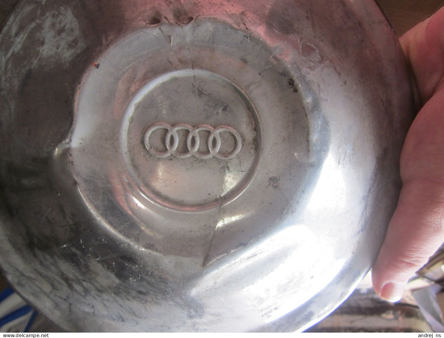 Audi, Old Wheel Cap From An Audi Car - Voitures