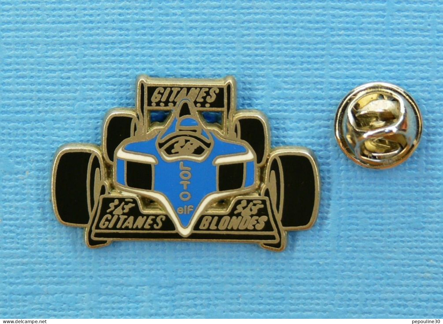 1 PIN'S //  ** F1 / LIGIER RENAULT JS 39 B / GITANES BLONDES / LOTO ** . (Made In France) - F1