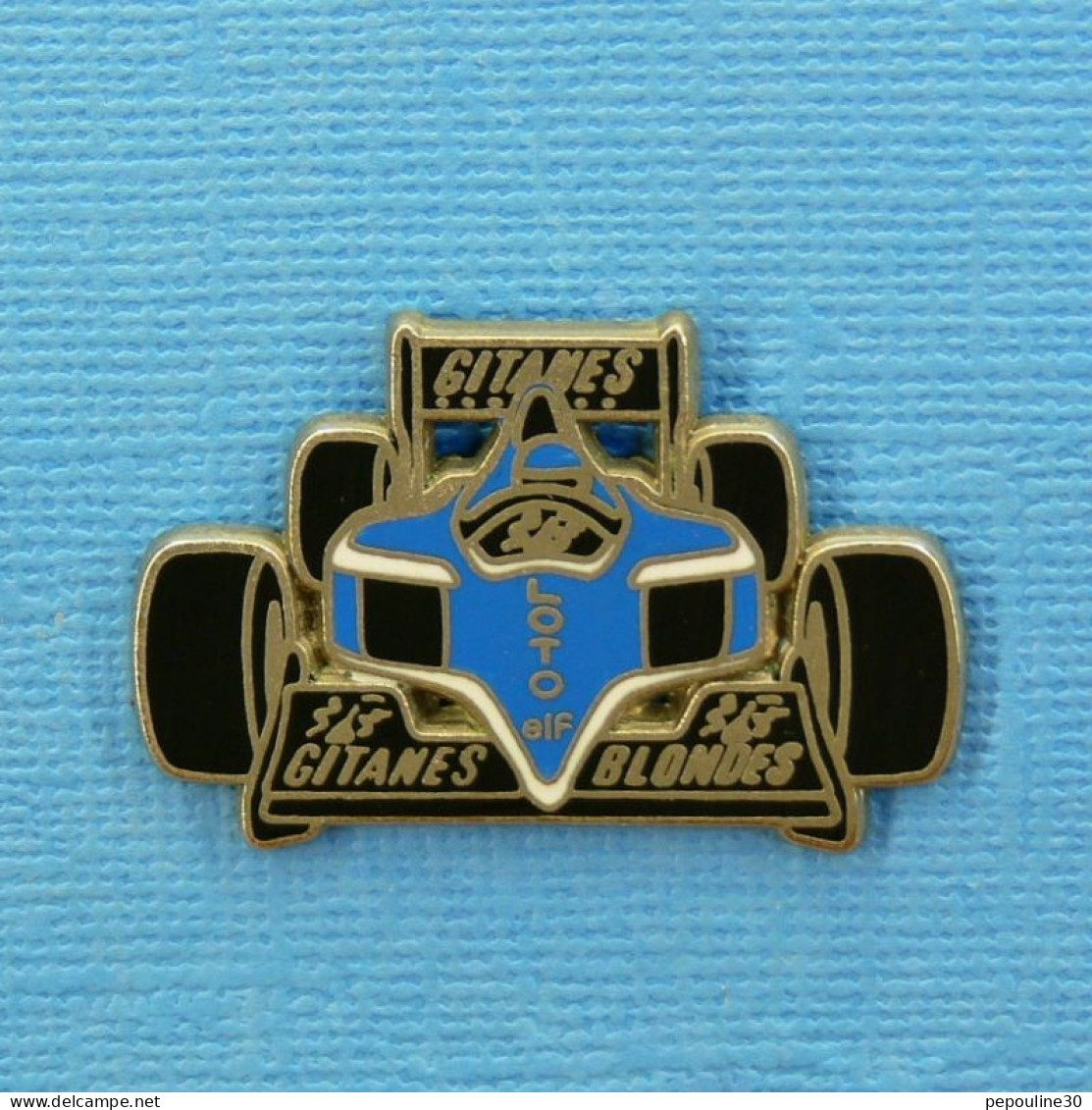 1 PIN'S //  ** F1 / LIGIER RENAULT JS 39 B / GITANES BLONDES / LOTO ** . (Made In France) - F1