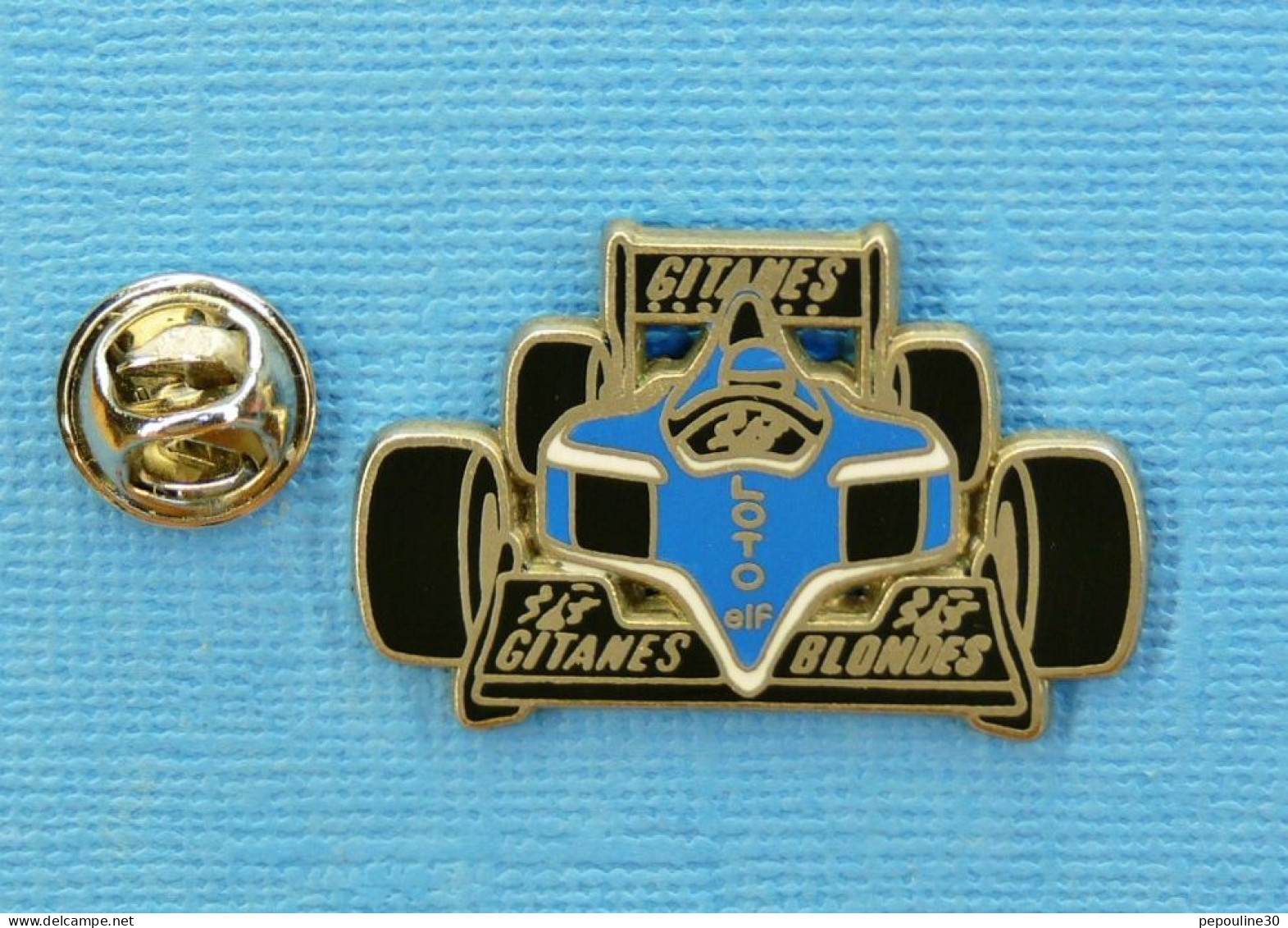 1 PIN'S //  ** F1 / LIGIER RENAULT JS 39 B / GITANES BLONDES / LOTO ** . (Made In France) - F1