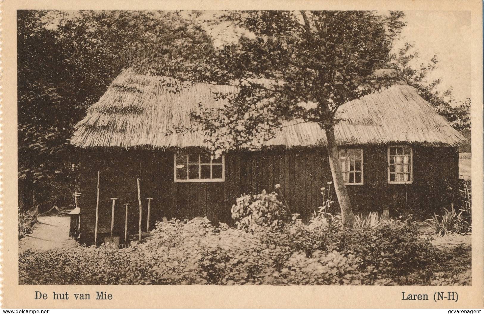 LAREN    DE HUT VAN MIE        2 SCANS - Laren (NH)