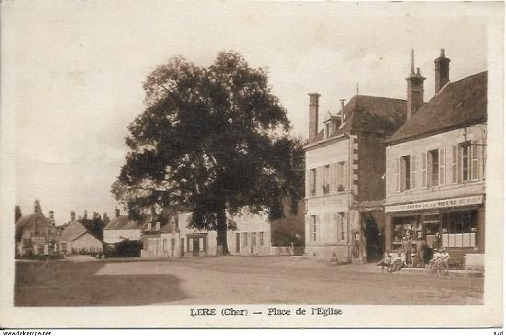 LERE, Place De L'église - Lere