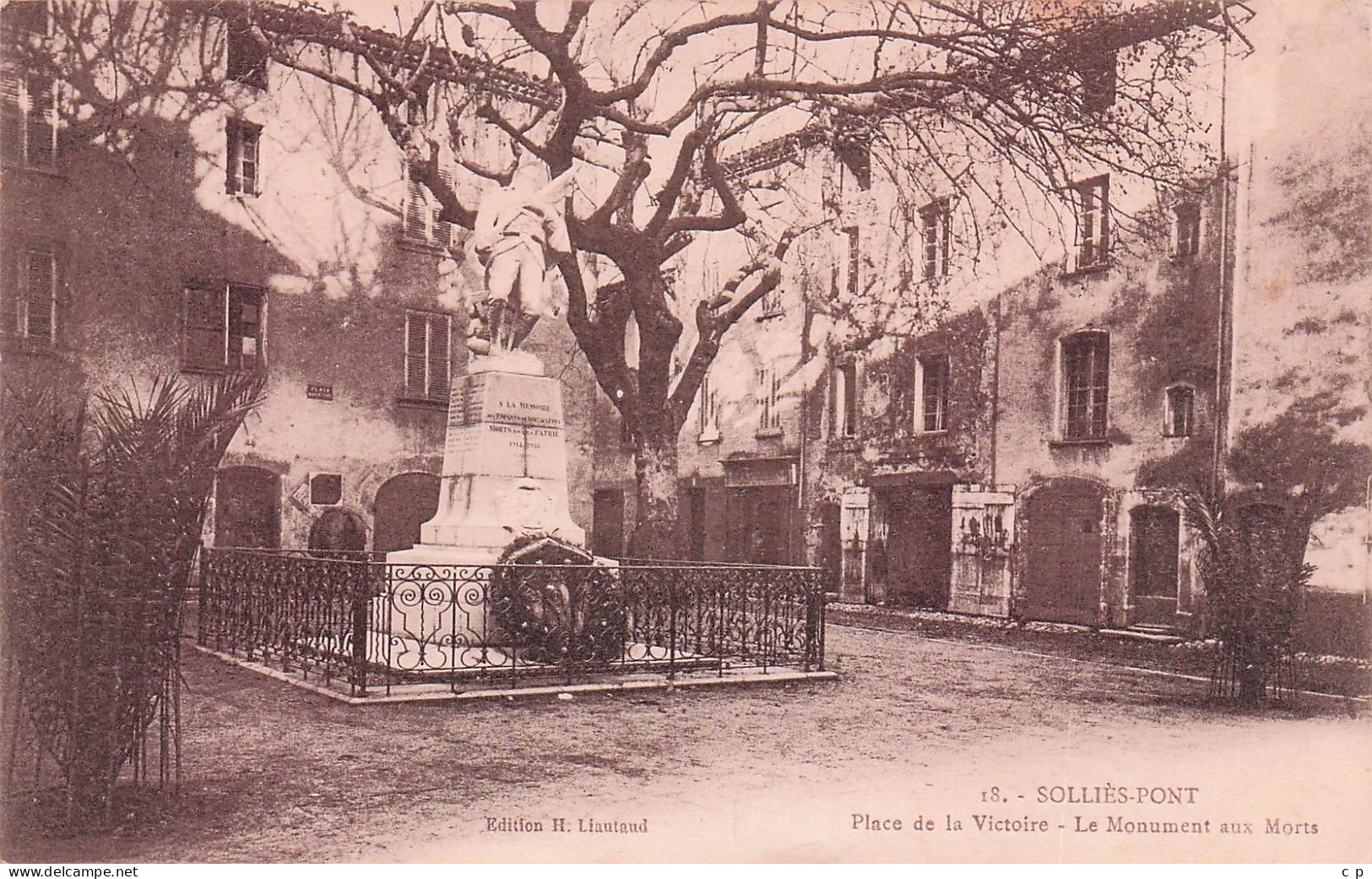 Sollies Pont  - Place De La Victoire - Le Monument Aux Morts - Le Chene -  CPA °J - Sollies Pont