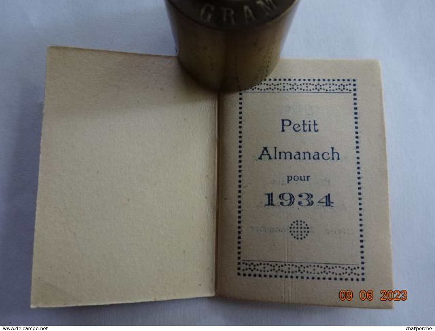 CALENDRIER  1934 COUPLE EN FORET  PUBLICITE GRANDE PHARMACIE  LAFAYETTE PARIS - Petit Format : 1921-40