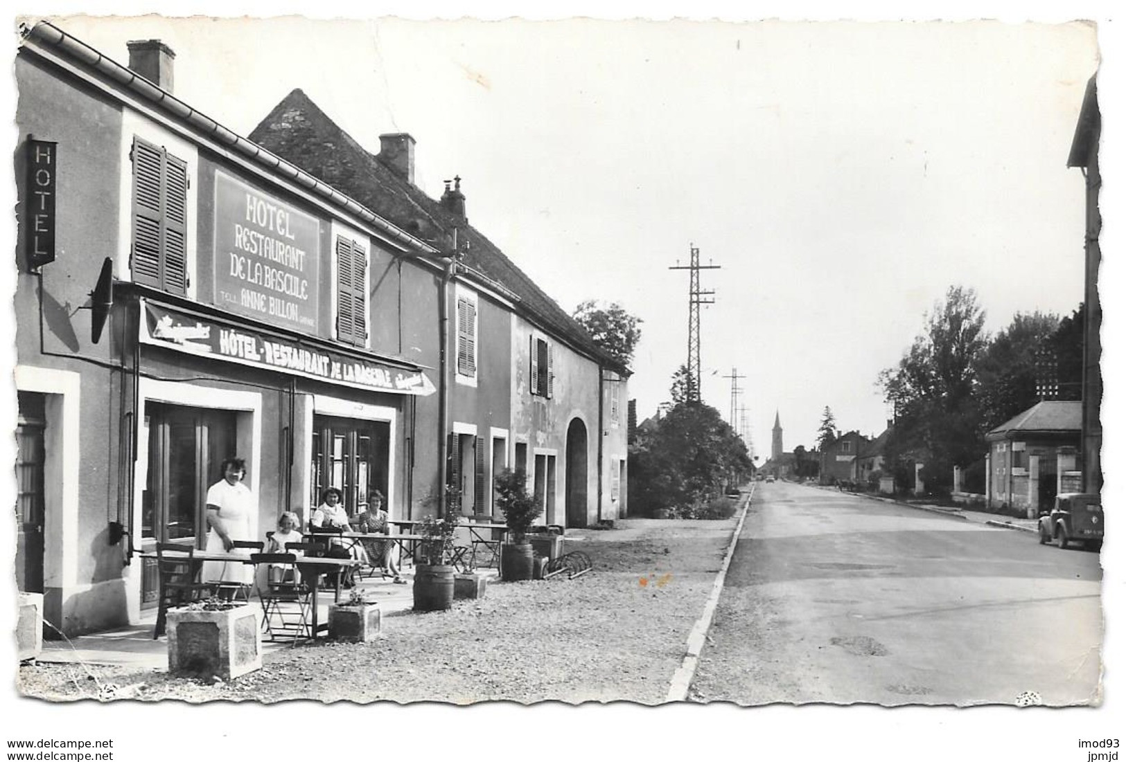 39 - Tavaux - Entrée Du Village - Hôtel Restaurant De La Bascule - Ed. Karrer à Dole - 1956 - Tavaux