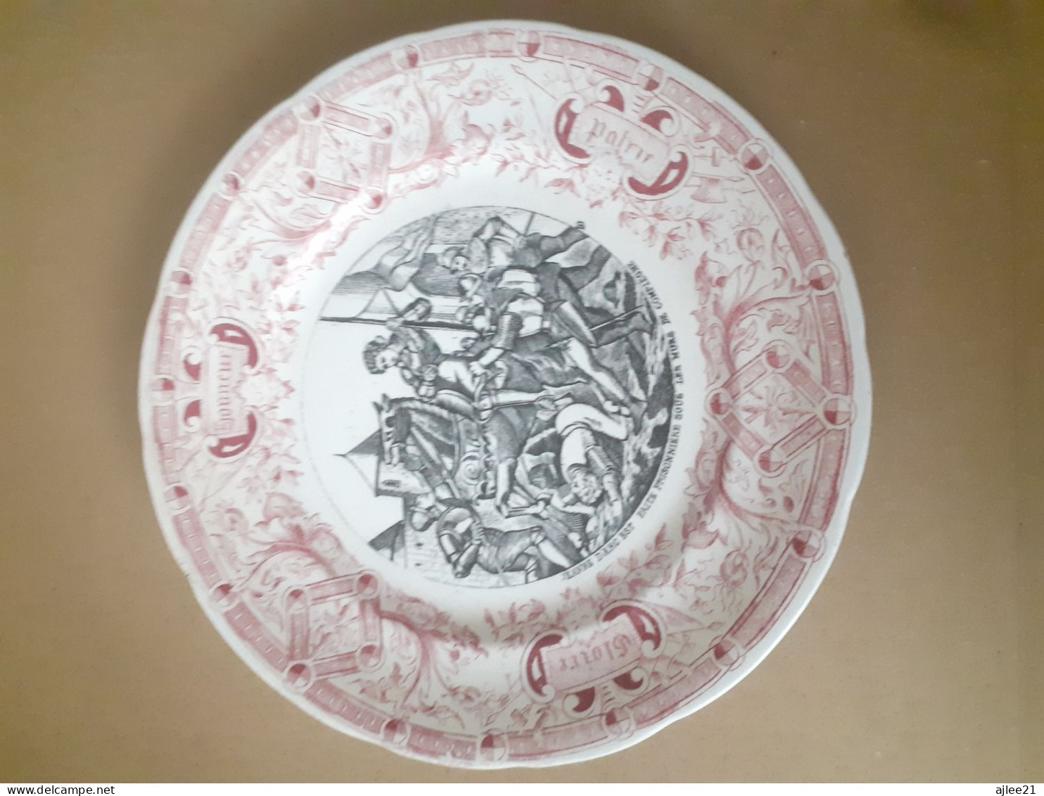 Assiette Sarreguemines Jeanne D'arc Est Faite Prisonnière Sous Les Murs De Compiègne. - Plates