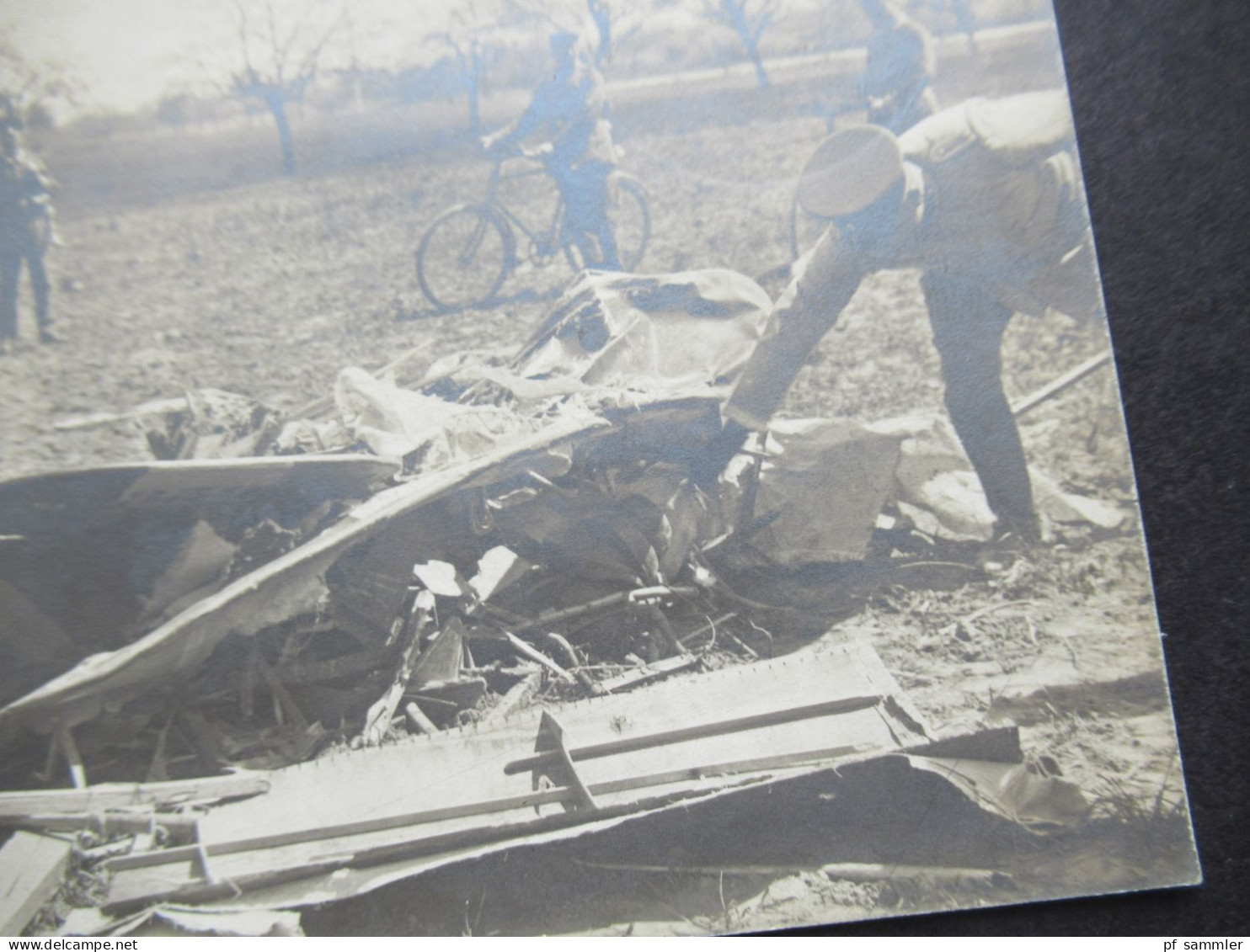 Interesssante AK / Echtfoto AK 1.WK Flugzeug / Flugzeugwrack / Absturz / Inf. Regt 52 / II. Armee / Feldpost 39 - 1914-1918: 1ère Guerre