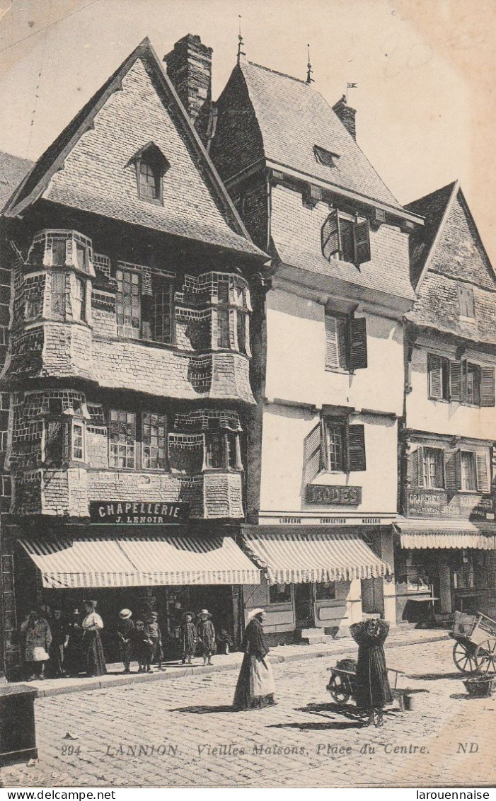 22 - LANNION - Vieilles Maisons, Place Du Centre - Lannion