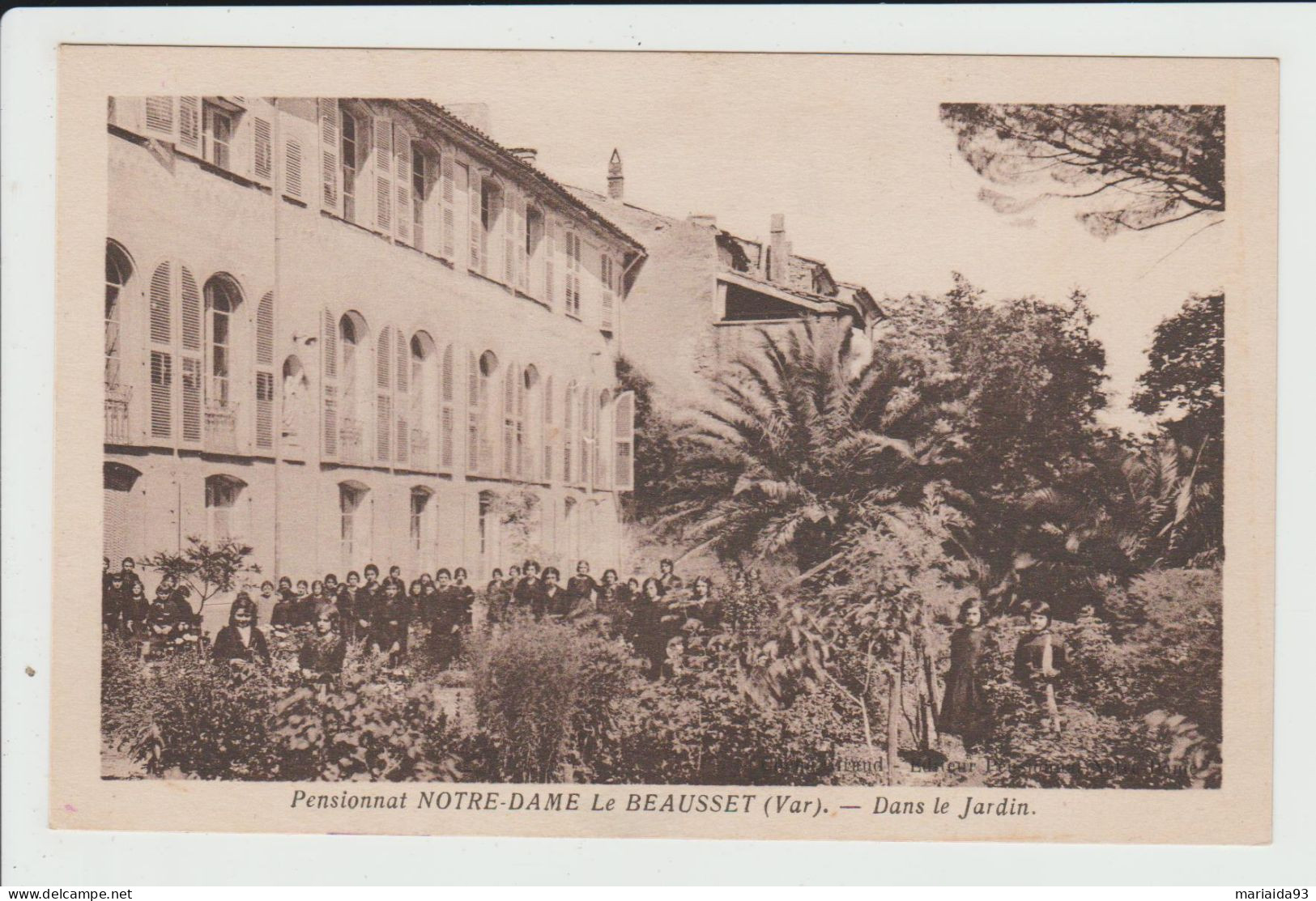 LE BEAUSSET - VAR - PENSIONNAT NOTRE DAME - DANS LE JARDIN - Le Beausset