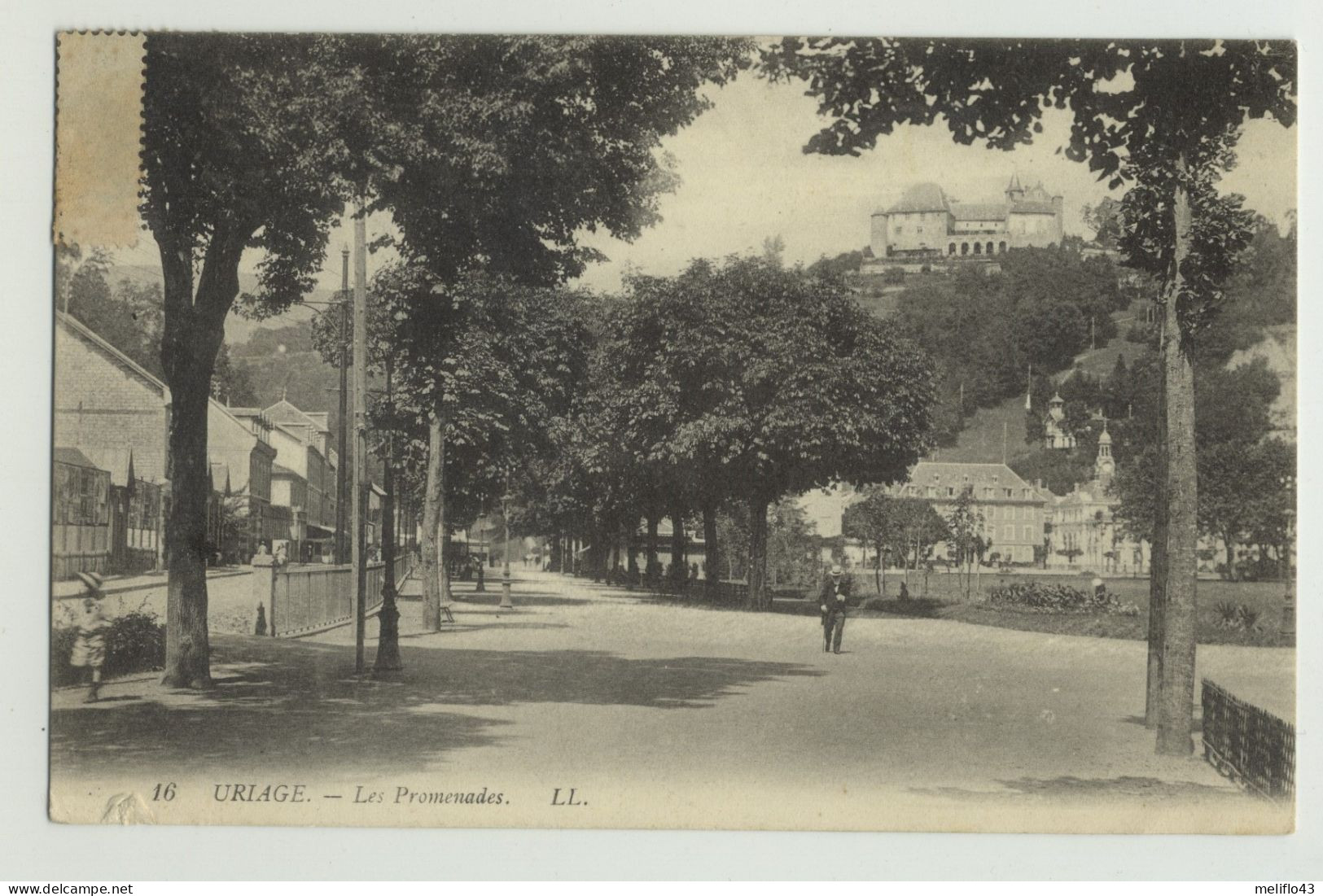 38/ CPA A - Uriage - Les Promenades - Uriage