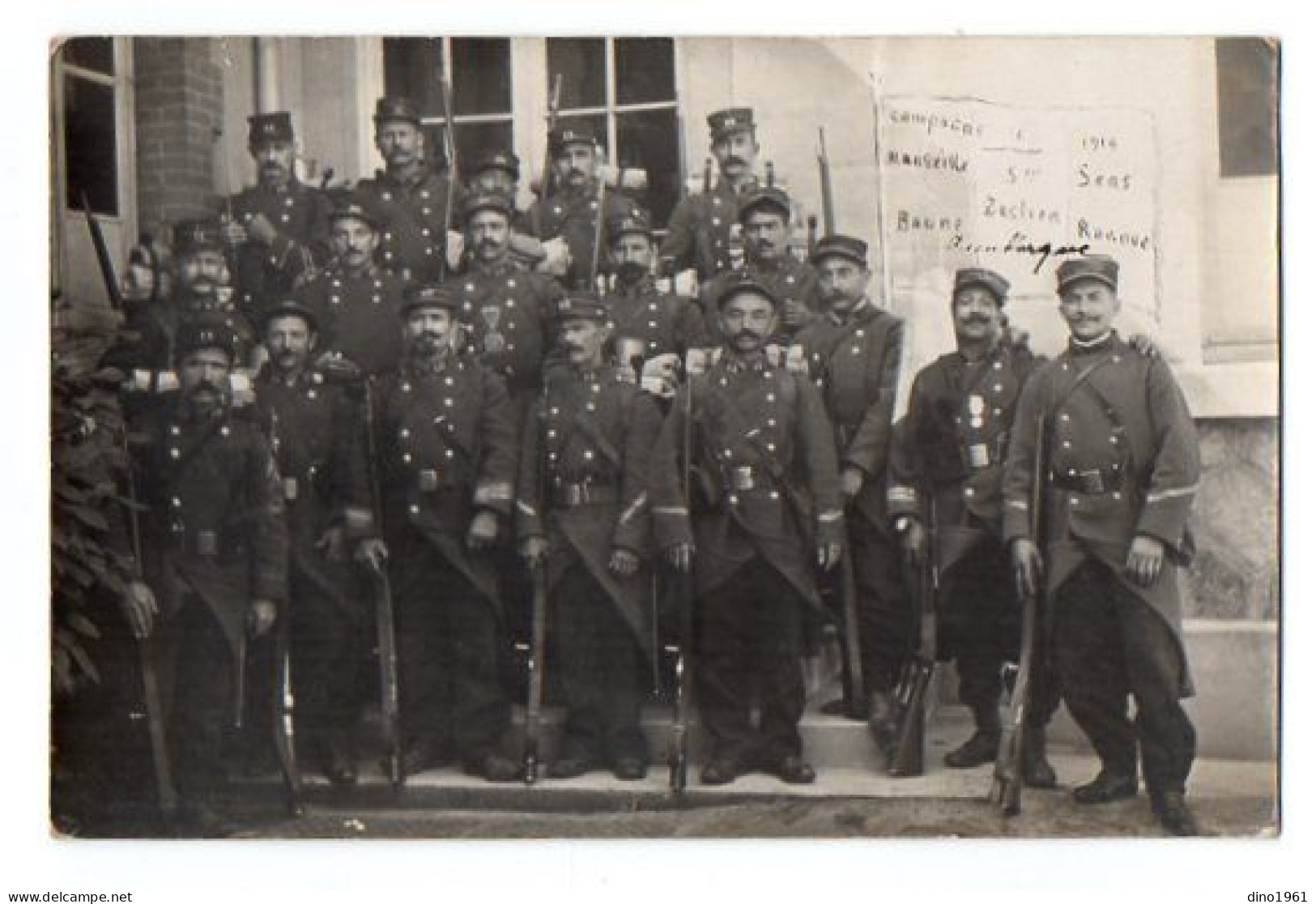CPA 3376 - MILITARIA - Carte Photo Militaire - Soldats N° 15 Sur Les Cols - MARSEILLE,SENS,BAUNE,ROANNE,DUNKERQUE - Characters