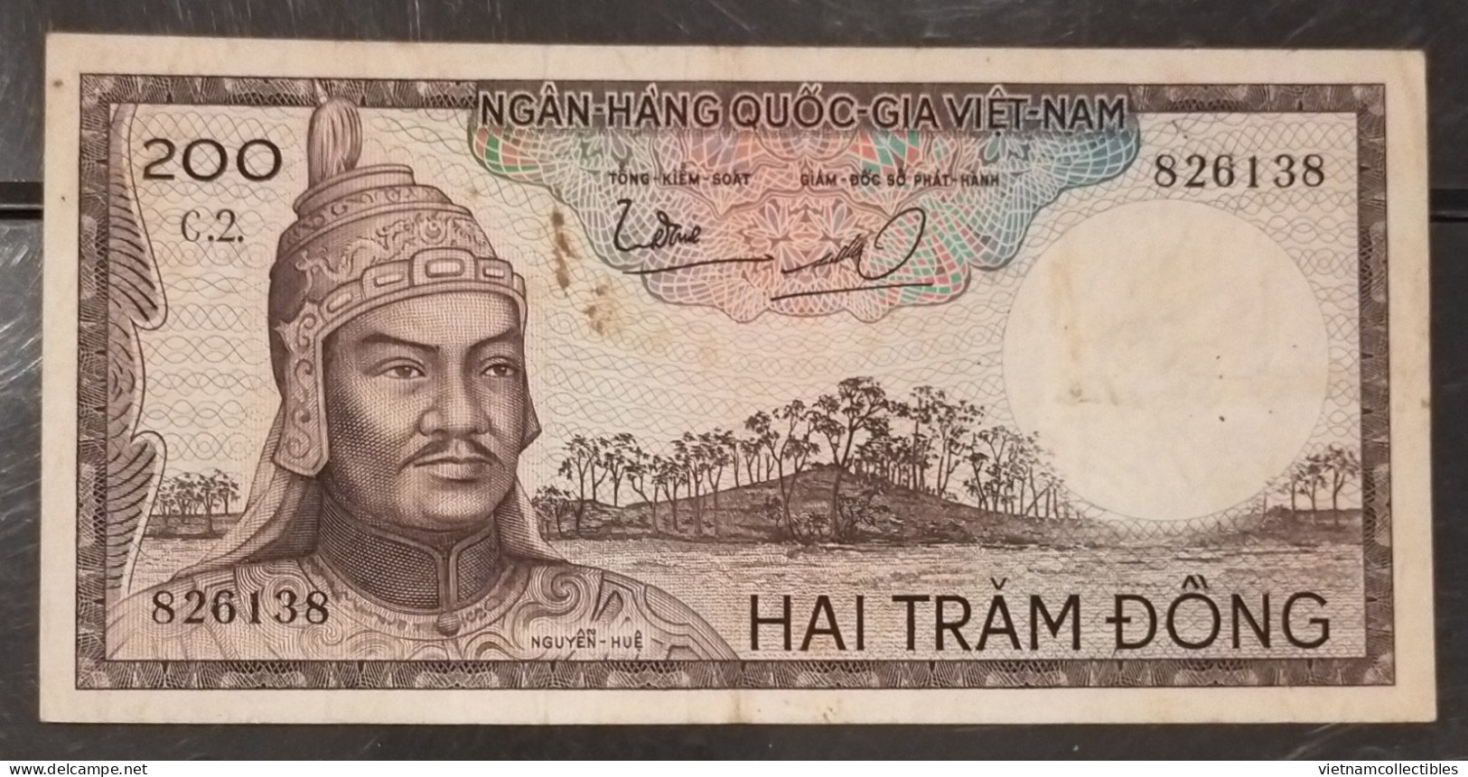 South Viet Nam Vietnam 200 Dông VF Banknote Note 1966 - P#20a (watermark Of Dragon's Head) / 02 Photos - Viêt-Nam