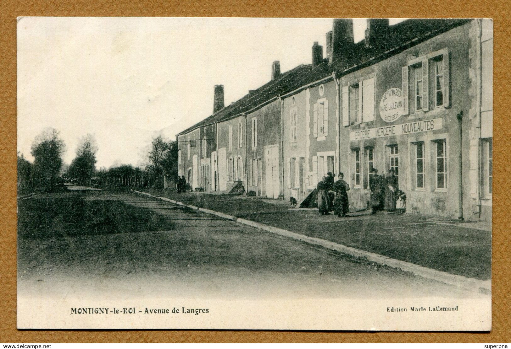 MONTIGNY-LE-ROI (52) : " AVENUE DE LANGRES " - Montigny Le Roi