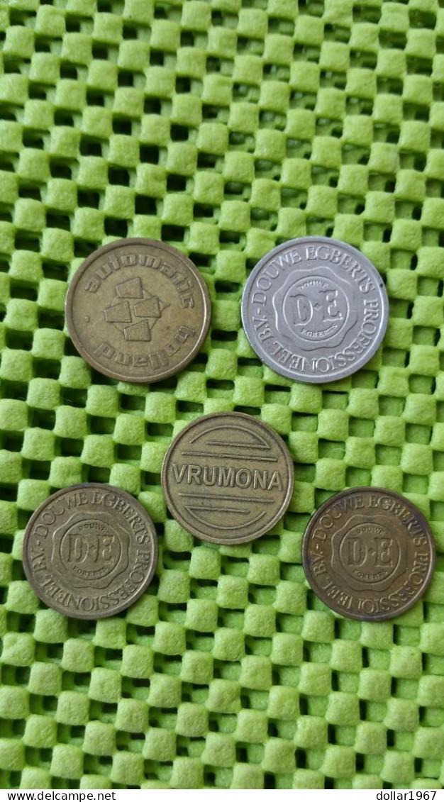 Token : 3 X D.E , Douwe Egberts  1 X Vrumona , Automatic Holland -  Foto's  For Condition. (Originalscan !!) - Professionals/Firms