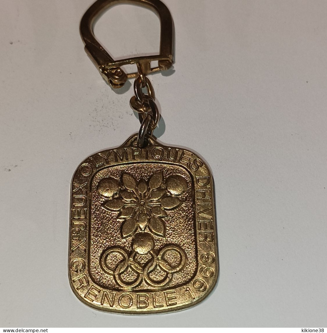 Porte Clé Rare En BRONZE - Jeux Olympiques D'hiver GRENOBLE 68. Objet Souvenir, Médaille, Badge, Pin's. - Bekleidung, Souvenirs Und Sonstige