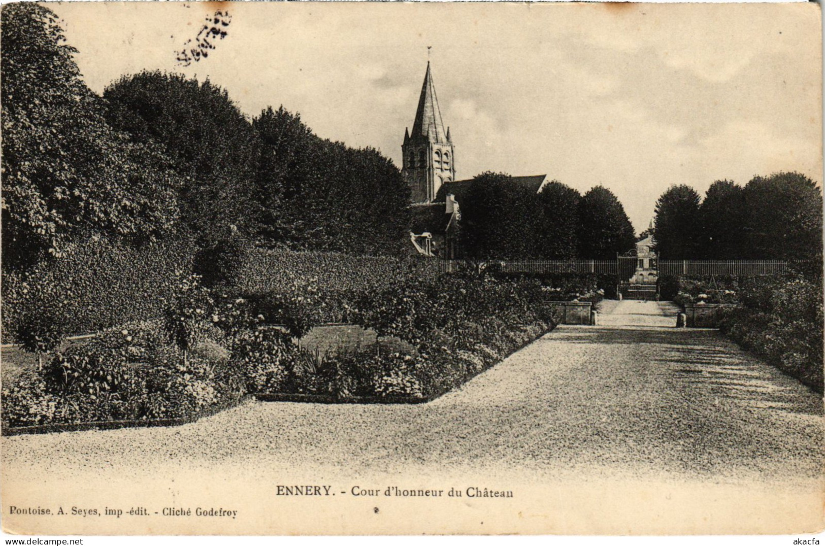 CPA Ennery Cour D'honneur Du Chateau (1318156) - Ennery