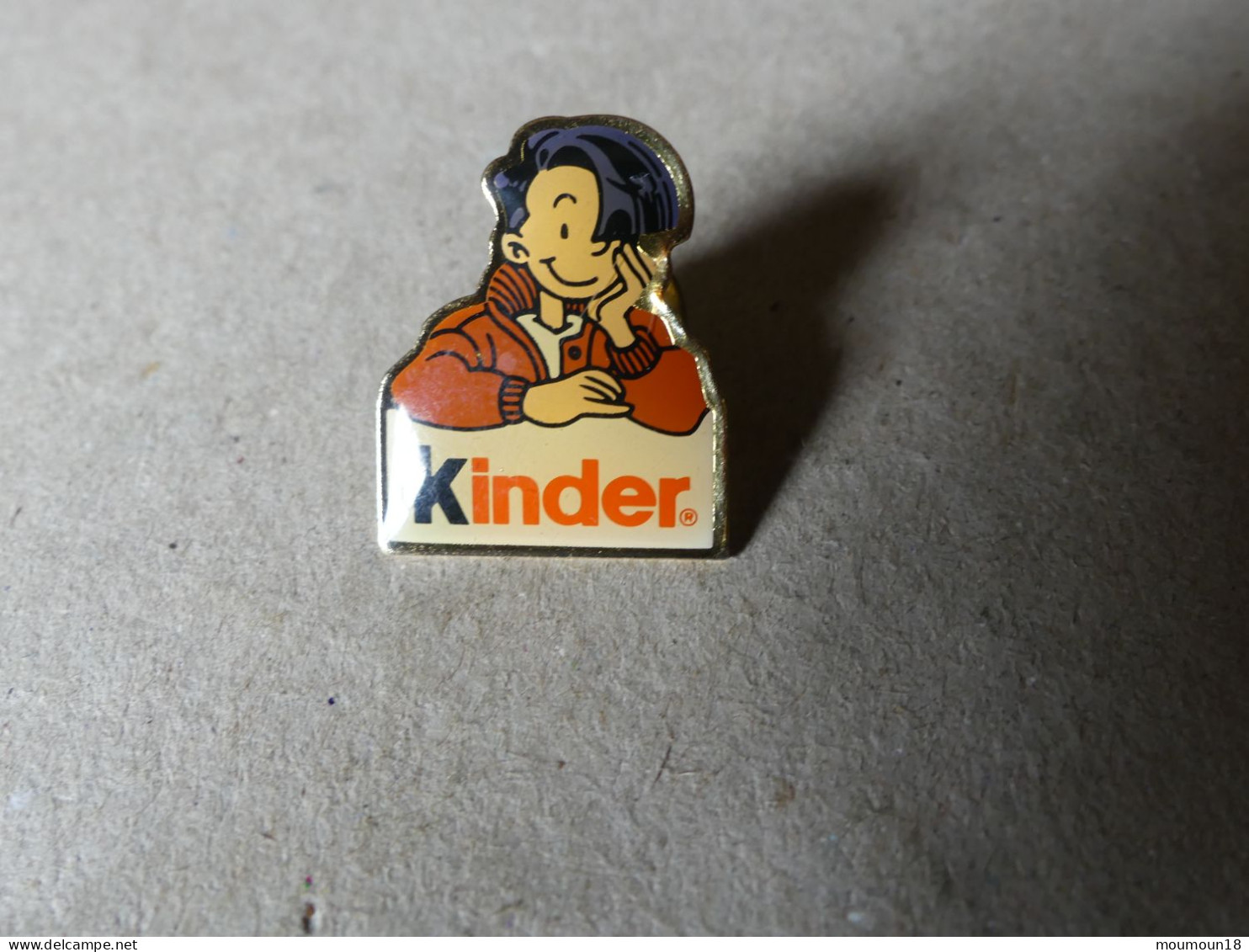 Lot 8 Pin's Kinder Dont Caroline Lisfranc - Pin's (Badges)