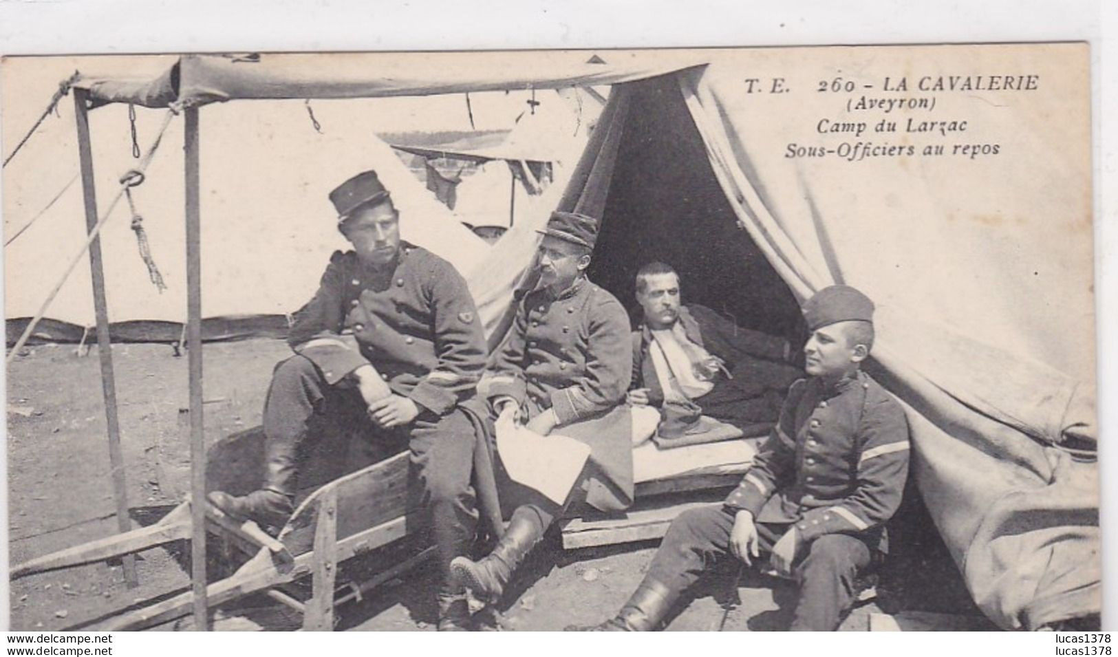 12 / LA CAVALERIE / CAMP DU LARZAC / SOUS OFFICIERS AU REPOS - La Cavalerie