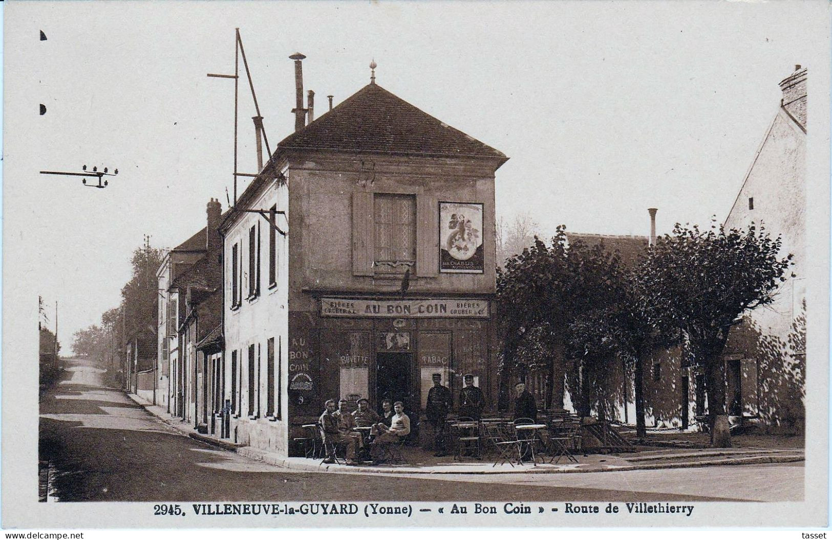 Villeneuve La Guyard 89 : AU BON COIN  , Café Tabac  Vers 1920 , Gendarmes . Route De Villethierry . - Cafés