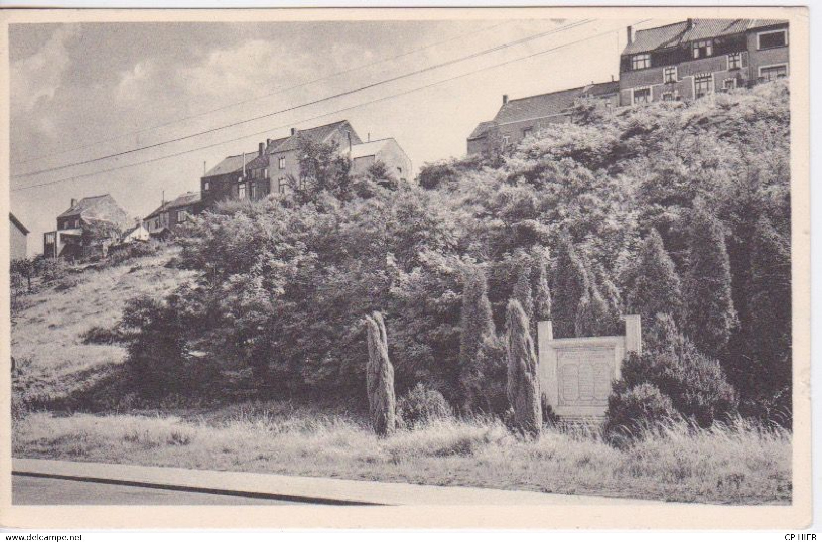 BELGIQUE - GASTUCHE - LE MONUMENT ET LES MONTS - Graven