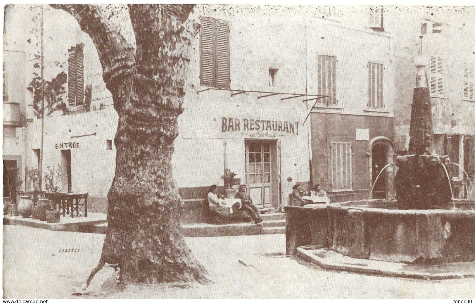 83 Signes Var Place Du Marché Bar Restaurant Petit Paul - Signes