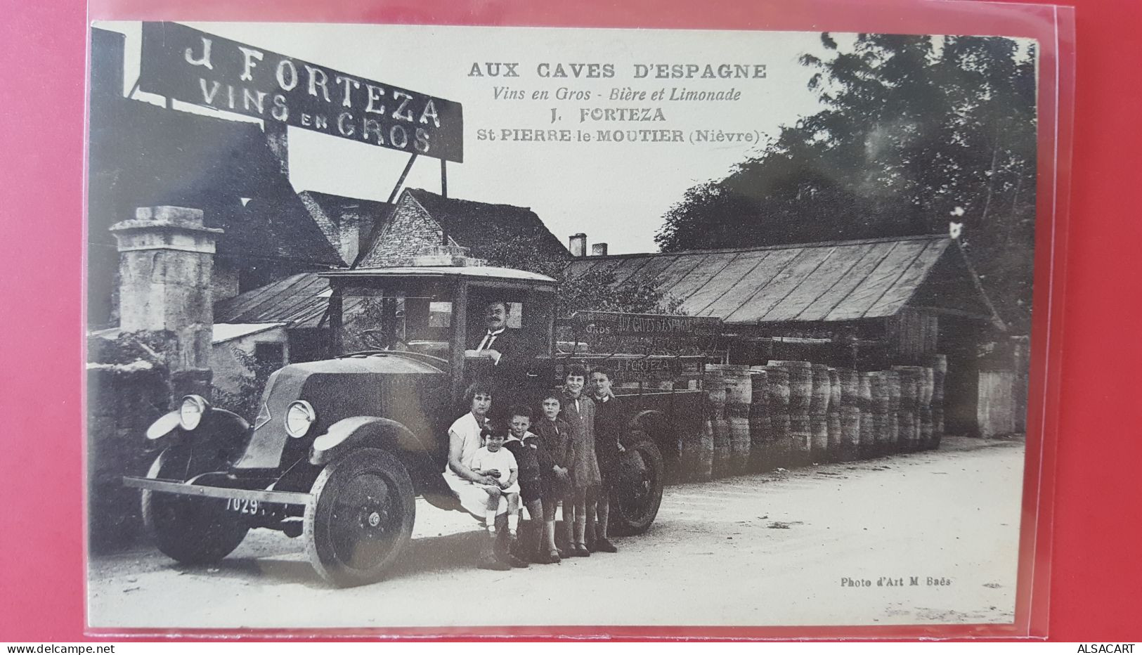 St Pierre Le Moutier , Aux Caves D'espagne , Vins En Gros , Bière Et Limonade , Voiture De Livraison - Saint Pierre Le Moutier