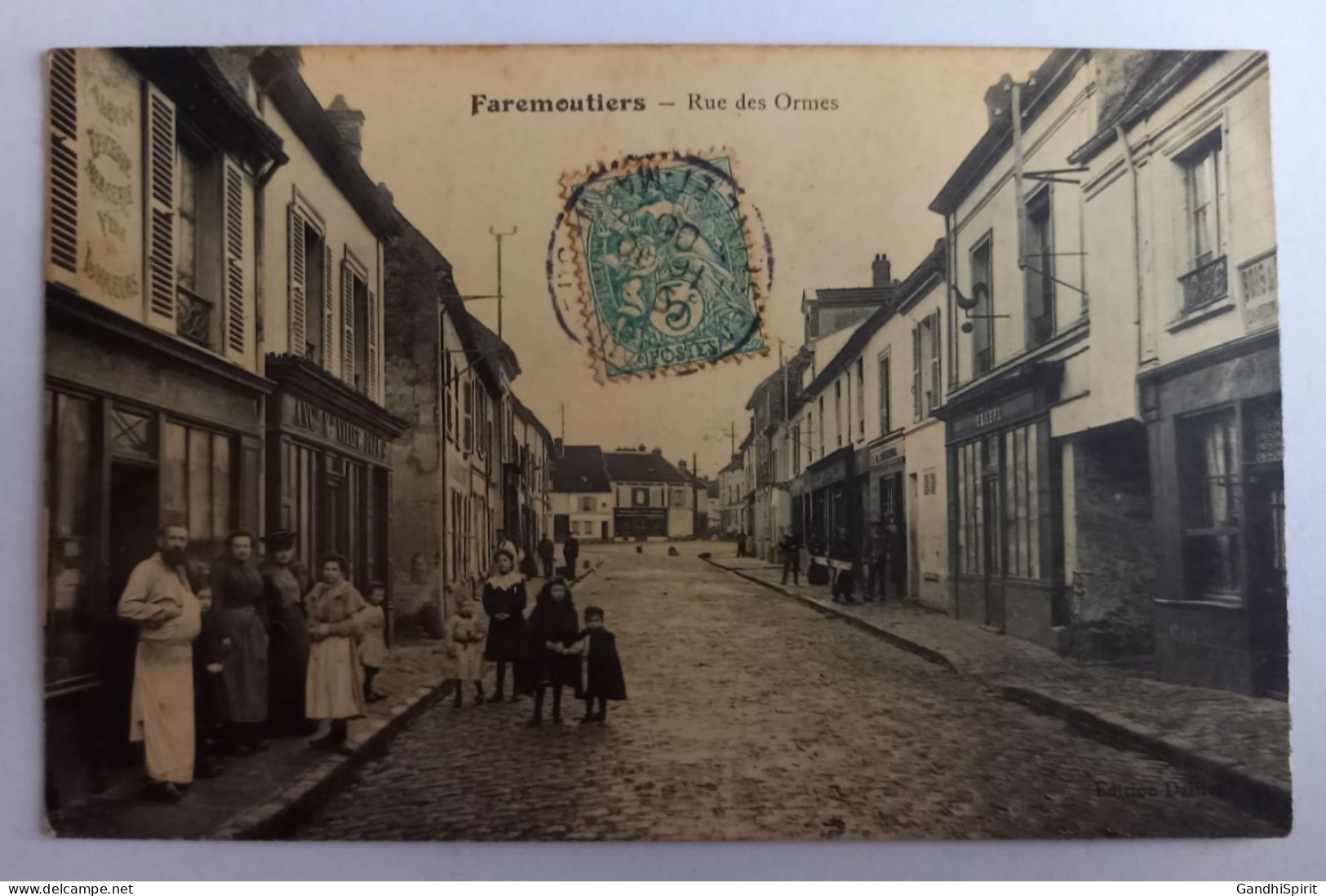 Faremoutiers - Rue Des Ormes - Boucher Devant Sa Boucherie - Commerces Dont Treffe - Faremoutiers