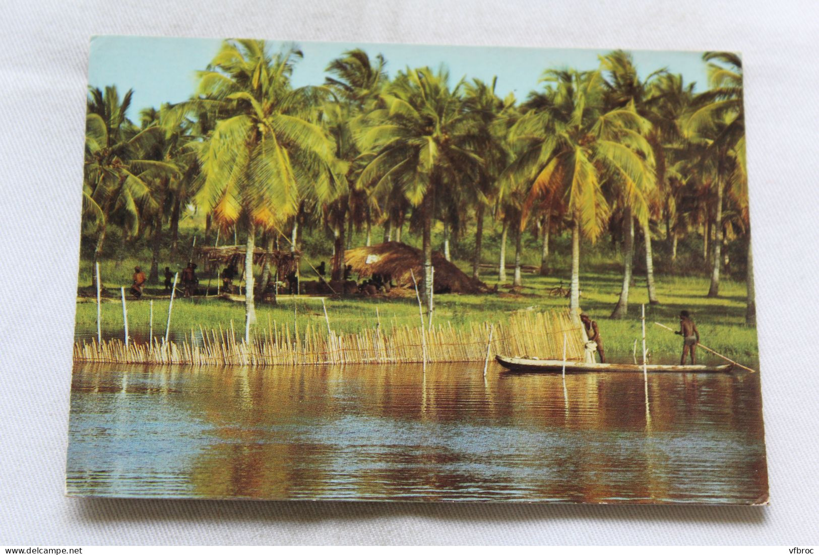 Cpm 1982, Cases De Pêcheurs Dans Une Cocoteraie, Togo - Togo