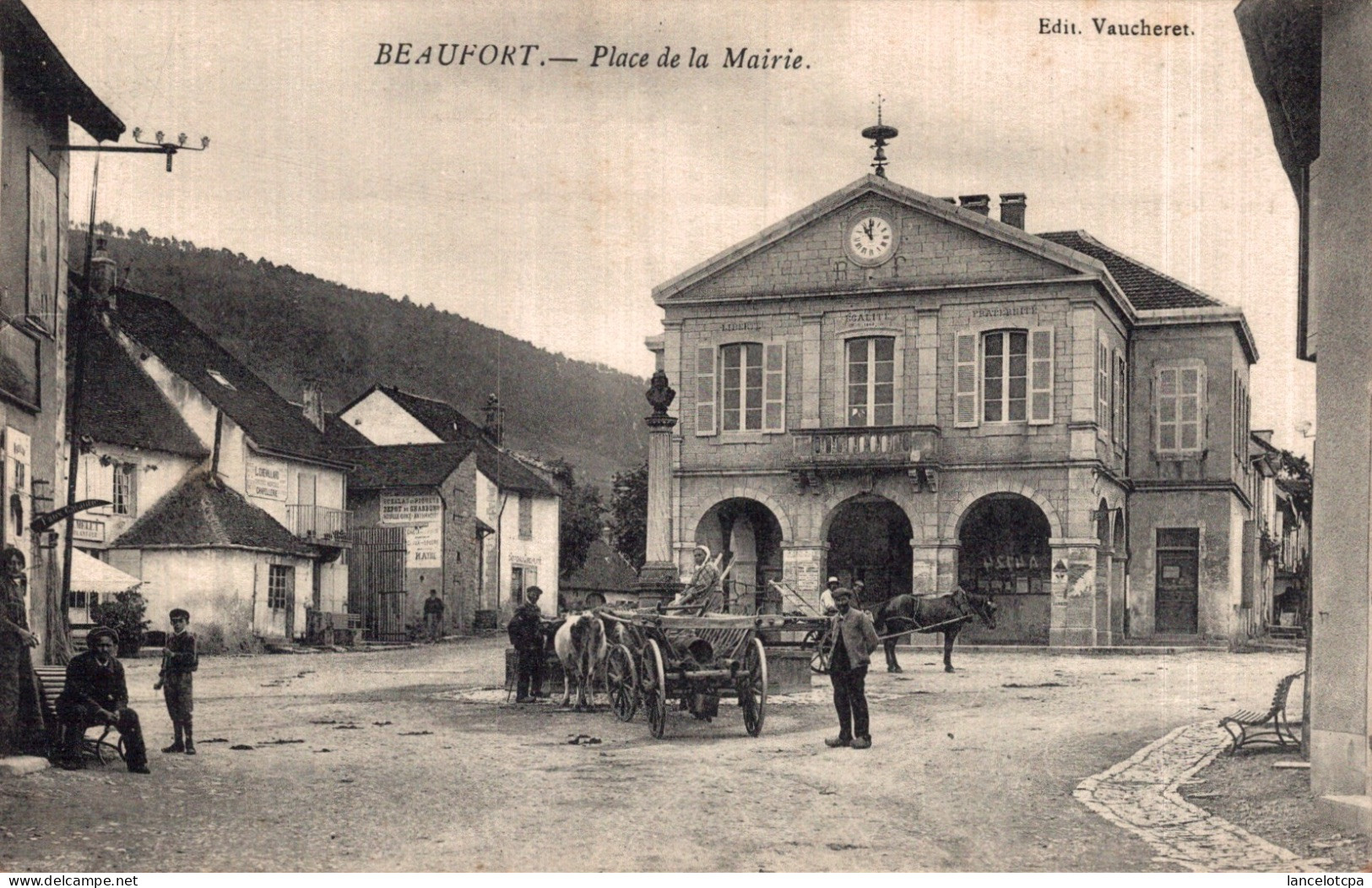 39 - BEAUFORT / PLACE DE LA MAIRIE - Beaufort