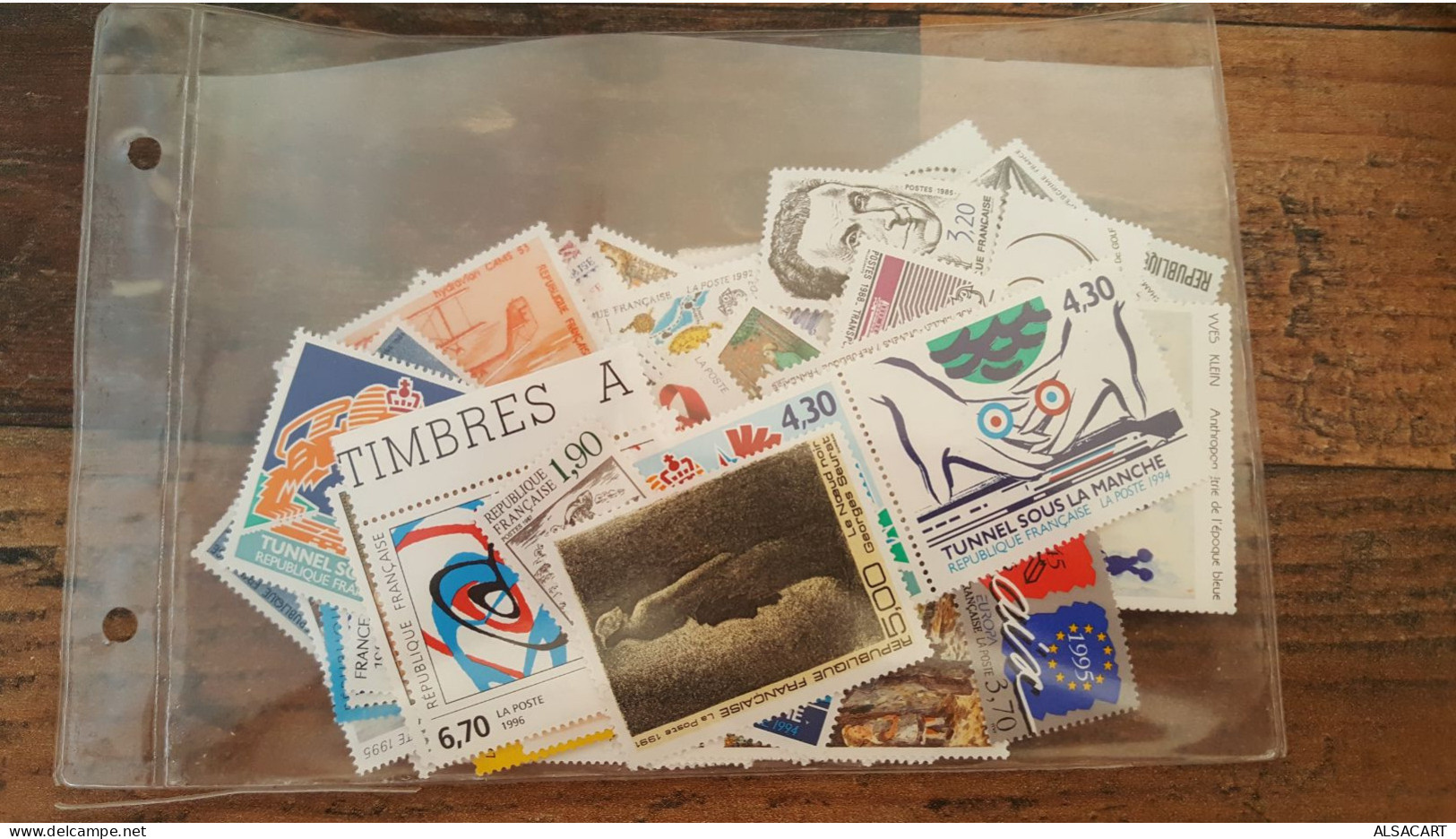 Lot De Timbres Pour Affranchissement Ou Collection ,  Faciale Entre 2 Et 30 Francs , Faciale Du Lot 110 Euros - Ongebruikt