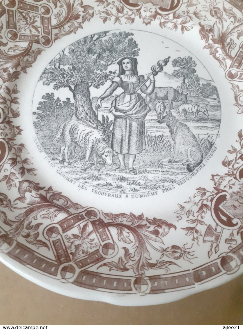 Assiette Sarreguemines Jeanne d'arc Gardant les Troupeaux à Doremy près Vaucouleurs ( vosges).