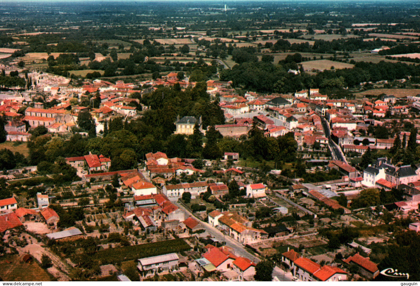 CPM - La CHAIZE-Le-VICOMTE - Vue Aérienne - Edition Combier - La Chaize Le Vicomte