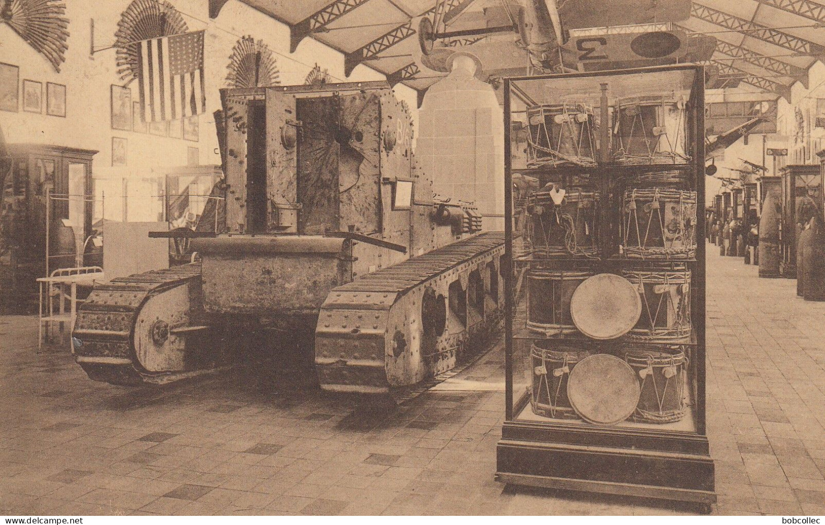 BRUXELLES: Musée Royal De L'Armée - Hall Des Alliés - Tank Anglais De 13 T. - Musea