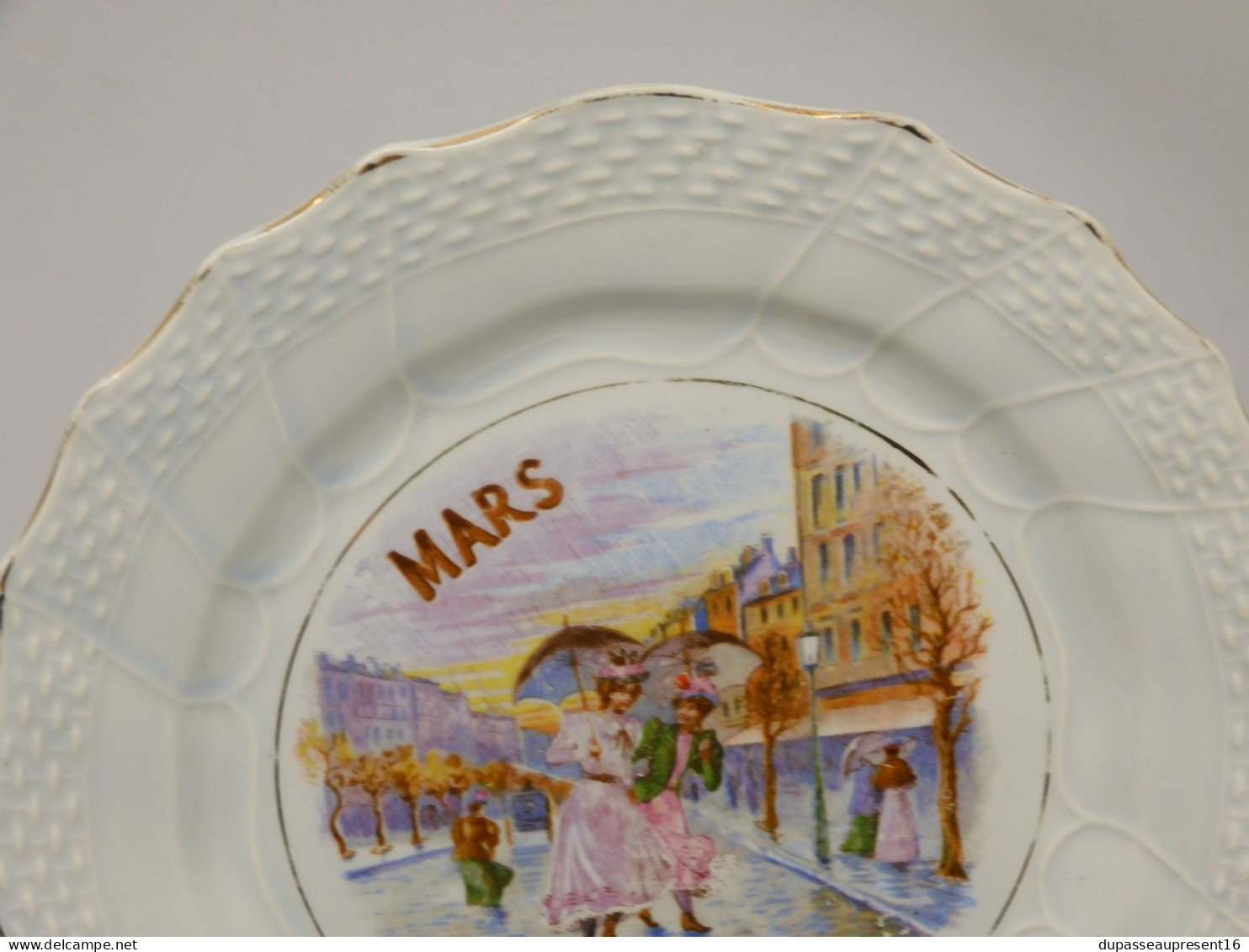 -ASSIETTE A DESSERT CERAMIQUE SAINT AMAND HAMAGE ANCIENNE MOIS de MARS XXe   E