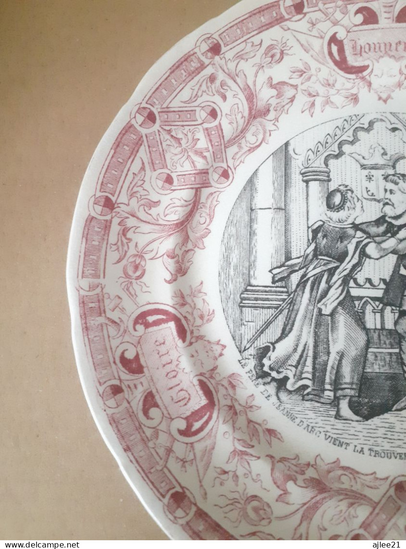 Assiette Sarreguemines le père de Jeanne d'arc vient la trouver à Reims après le sacre.