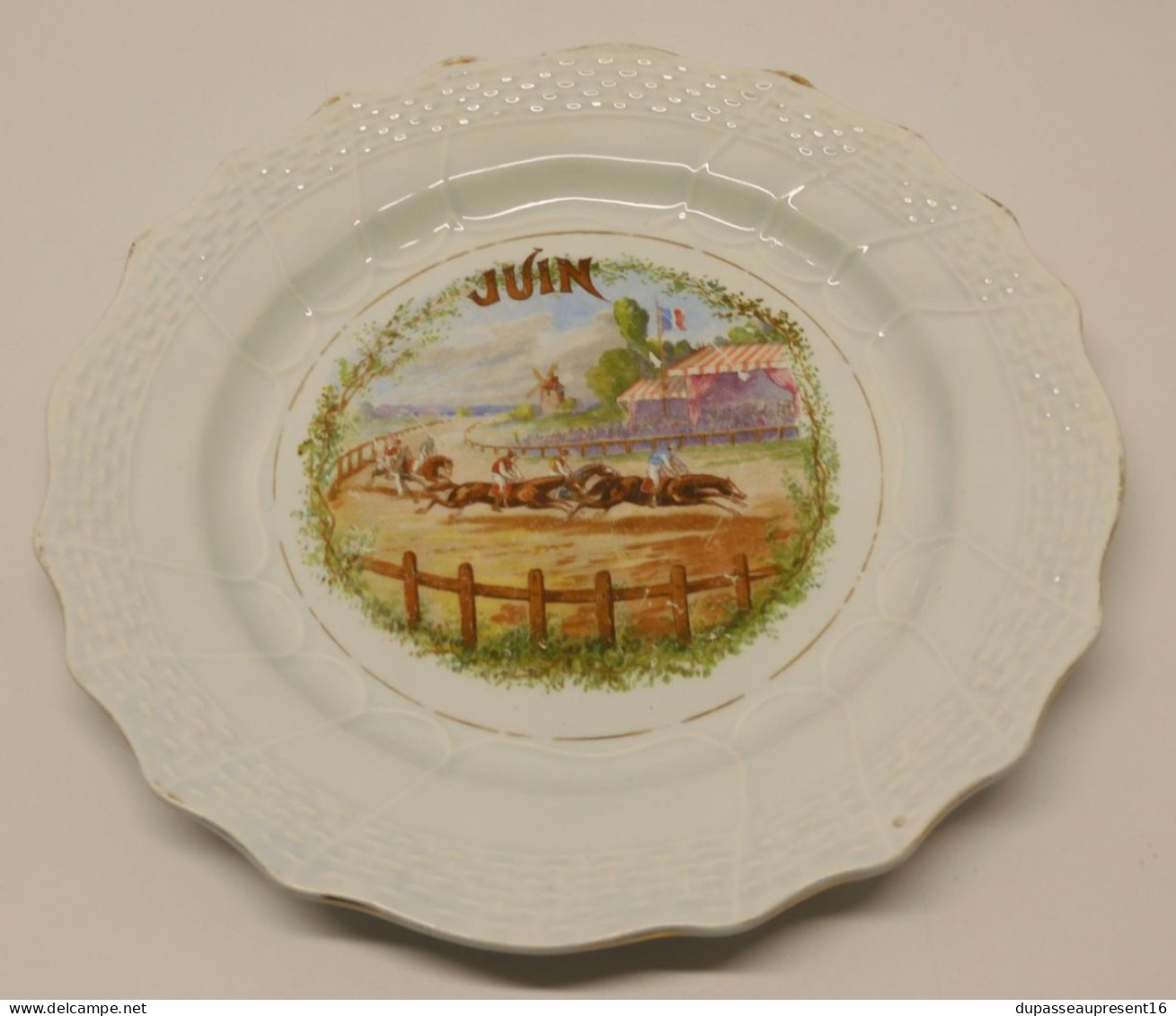 -ASSIETTE A DESSERT CERAMIQUE SAINT AMAND HAMAGE ANCIENNE MOIS de JUIN XXe   E