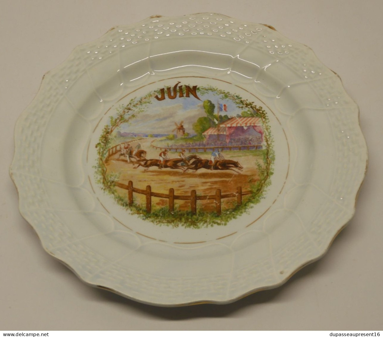 -ASSIETTE A DESSERT CERAMIQUE SAINT AMAND HAMAGE ANCIENNE MOIS de JUIN XXe   E