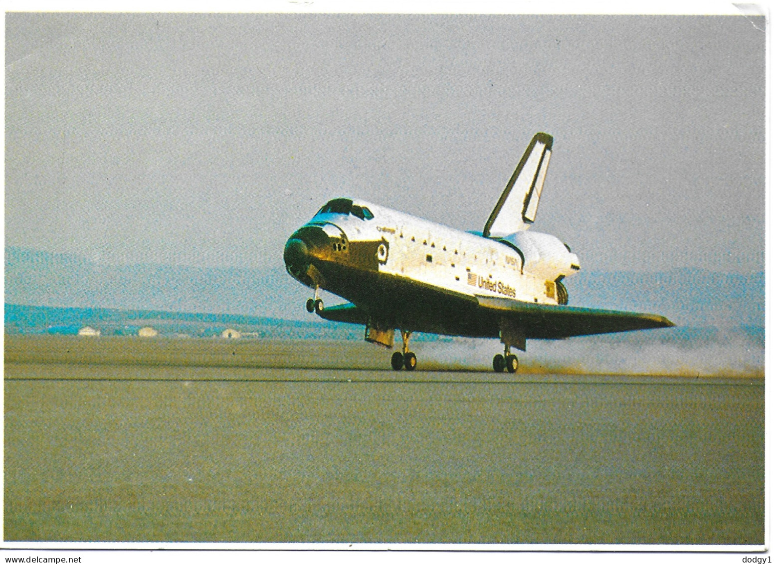 CHALLENGER LANDING AT EDWARDS AIR FORCE BACE, CALIFORNIA, UNITED STATES. UNUSED POSTCARD   Ke6 - Espace