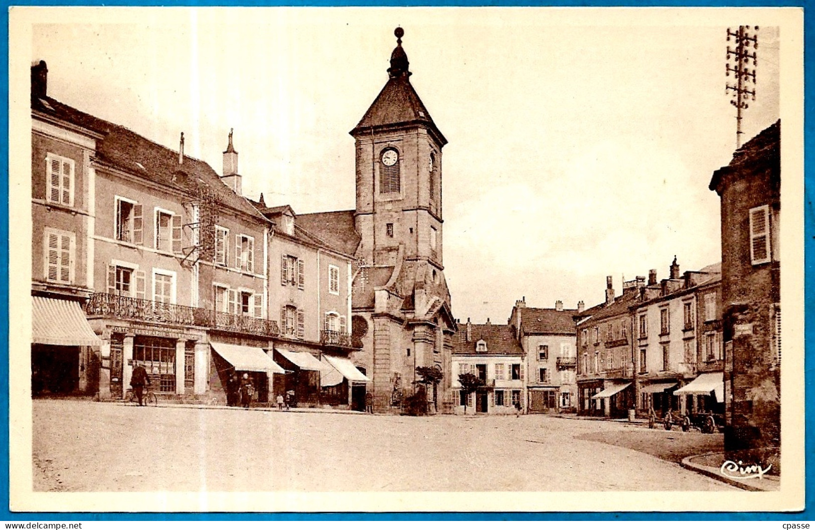 CPA 70 St SAINT-LOUP-sur-SEMOUSE - Place De L'Eglise - Saint-Loup-sur-Semouse