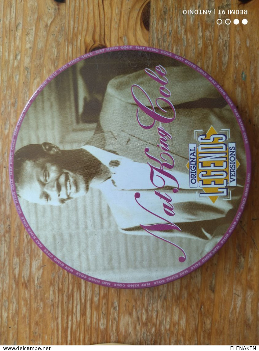 CD MÚSICA COLECCIONISMO ORIGINAL LEGENDS NAT KING COLE RECIPIENTE METÁLICO, COMO NUEVO. - Edizioni Limitate