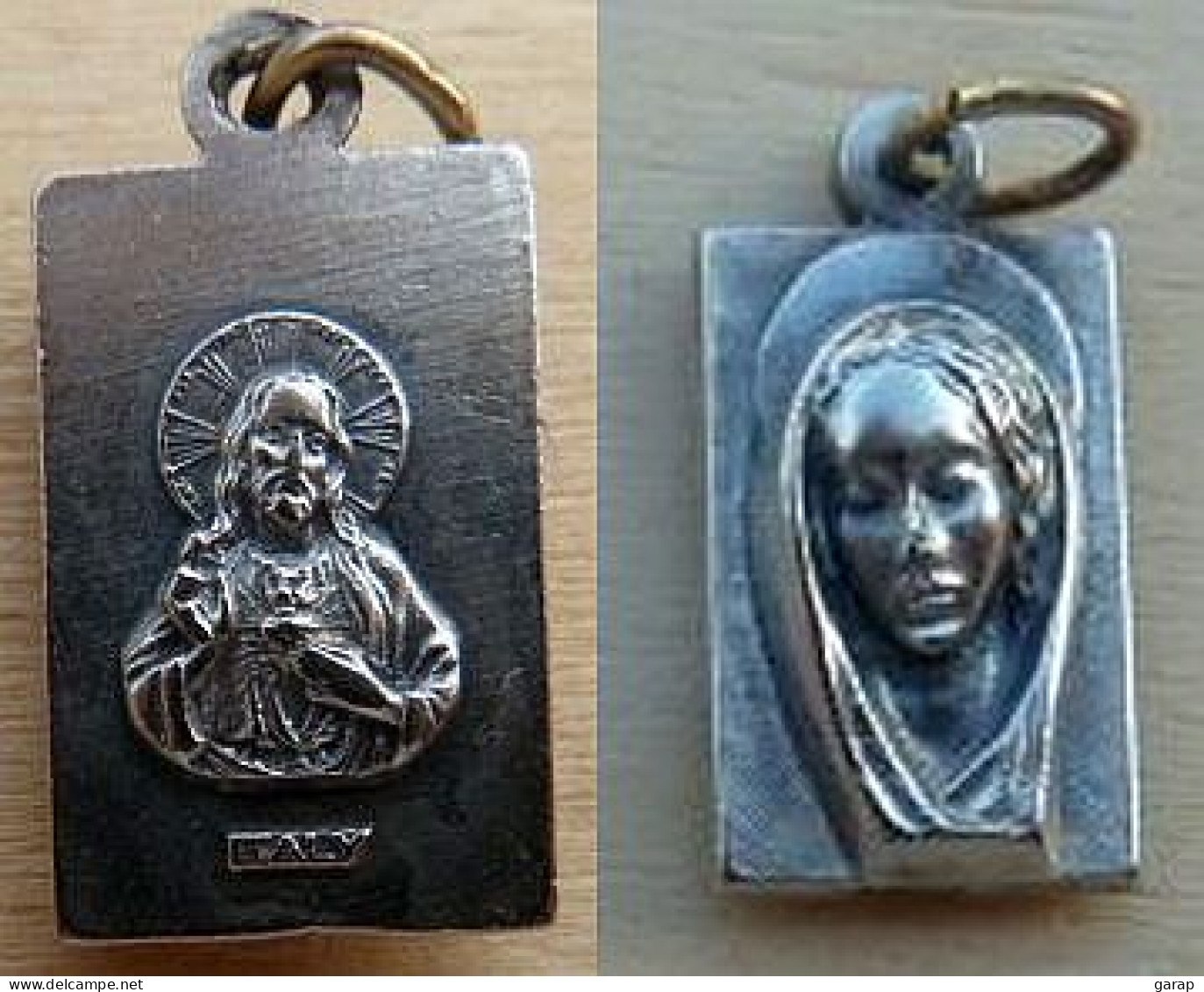 Mada-043 Médaille Rectangulaire ,Vierge En Relief,au Dos Le Sacré Coeur Gravé Italy De 20mm/12mm,poids=2,60g - Art Religieux